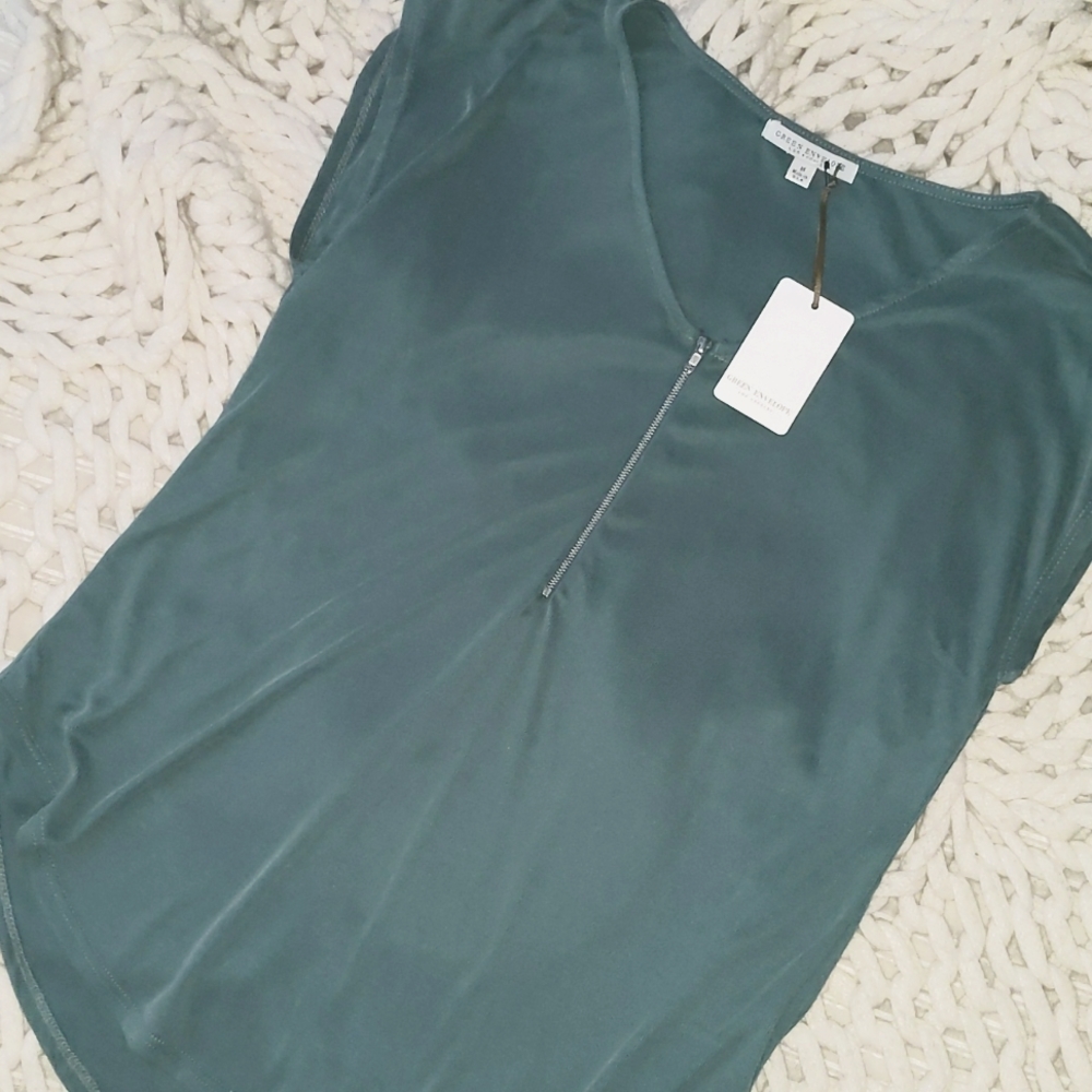 Green Envelope Top Medium